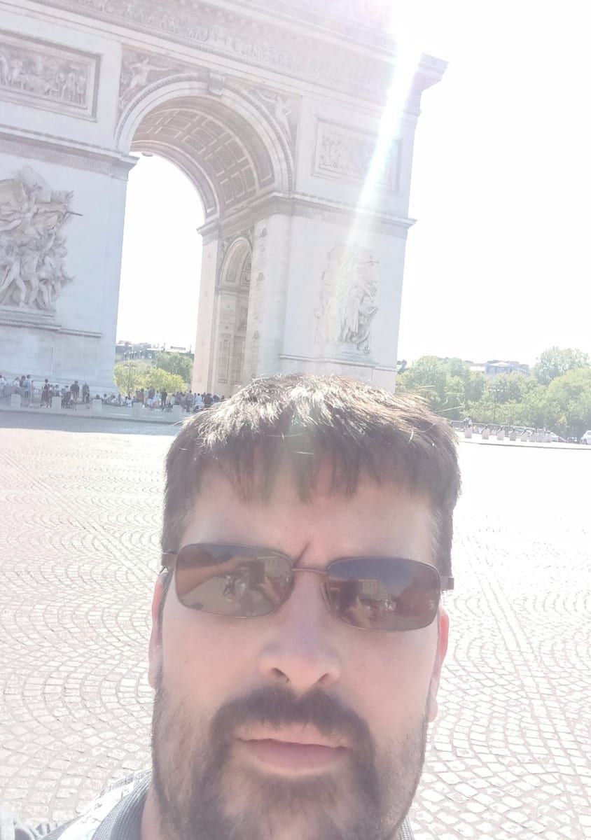 Profil von Hussein